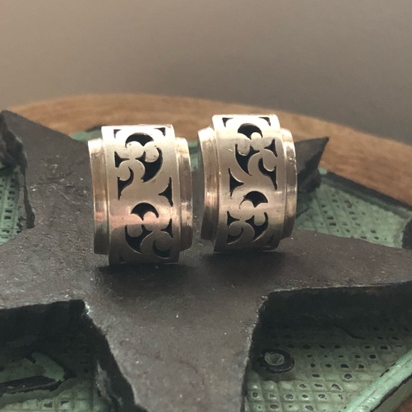 Authentic Lois Hill Clip On Earrings - Picture 9 of 13